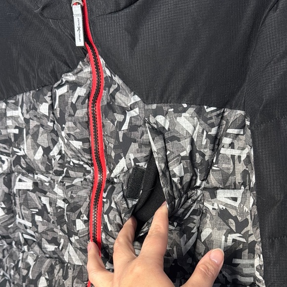 EUC Boys ZeroXposur Camouflage Hooded Puffer Jacket with Red Accents - Picture 5 of 9